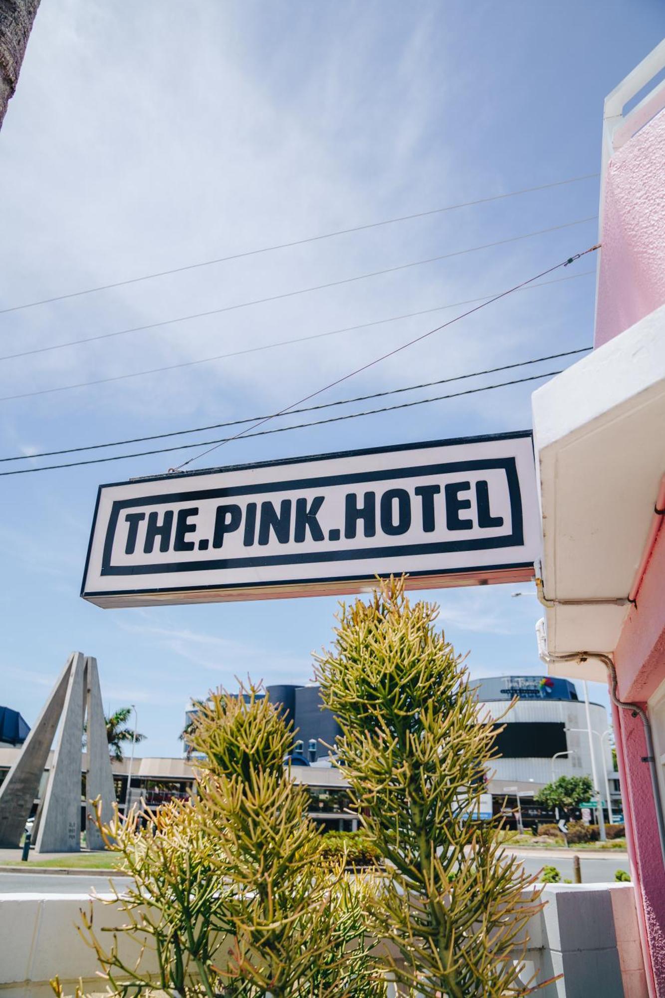 The Pink Hotel Coolangatta Gold Coast Bagian luar foto