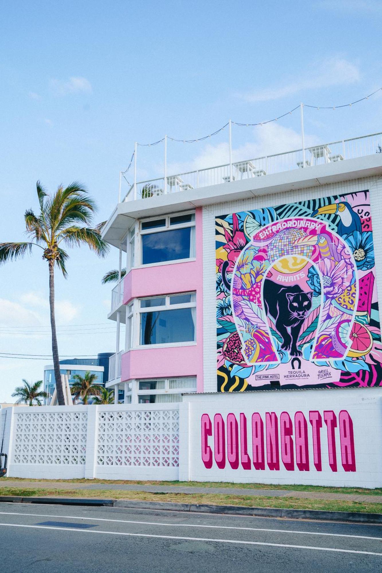 The Pink Hotel Coolangatta Gold Coast Bagian luar foto