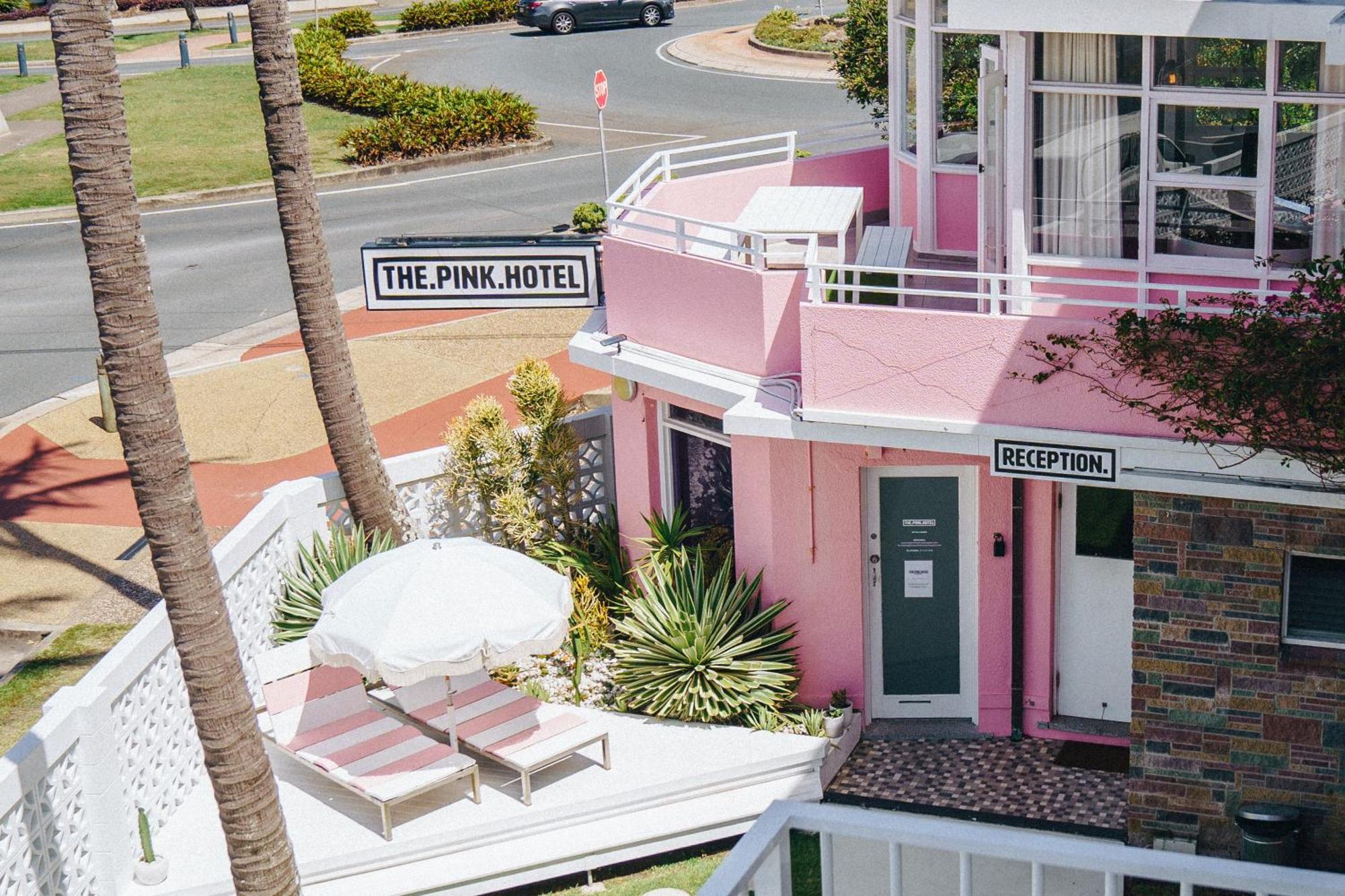 The Pink Hotel Coolangatta Gold Coast Bagian luar foto