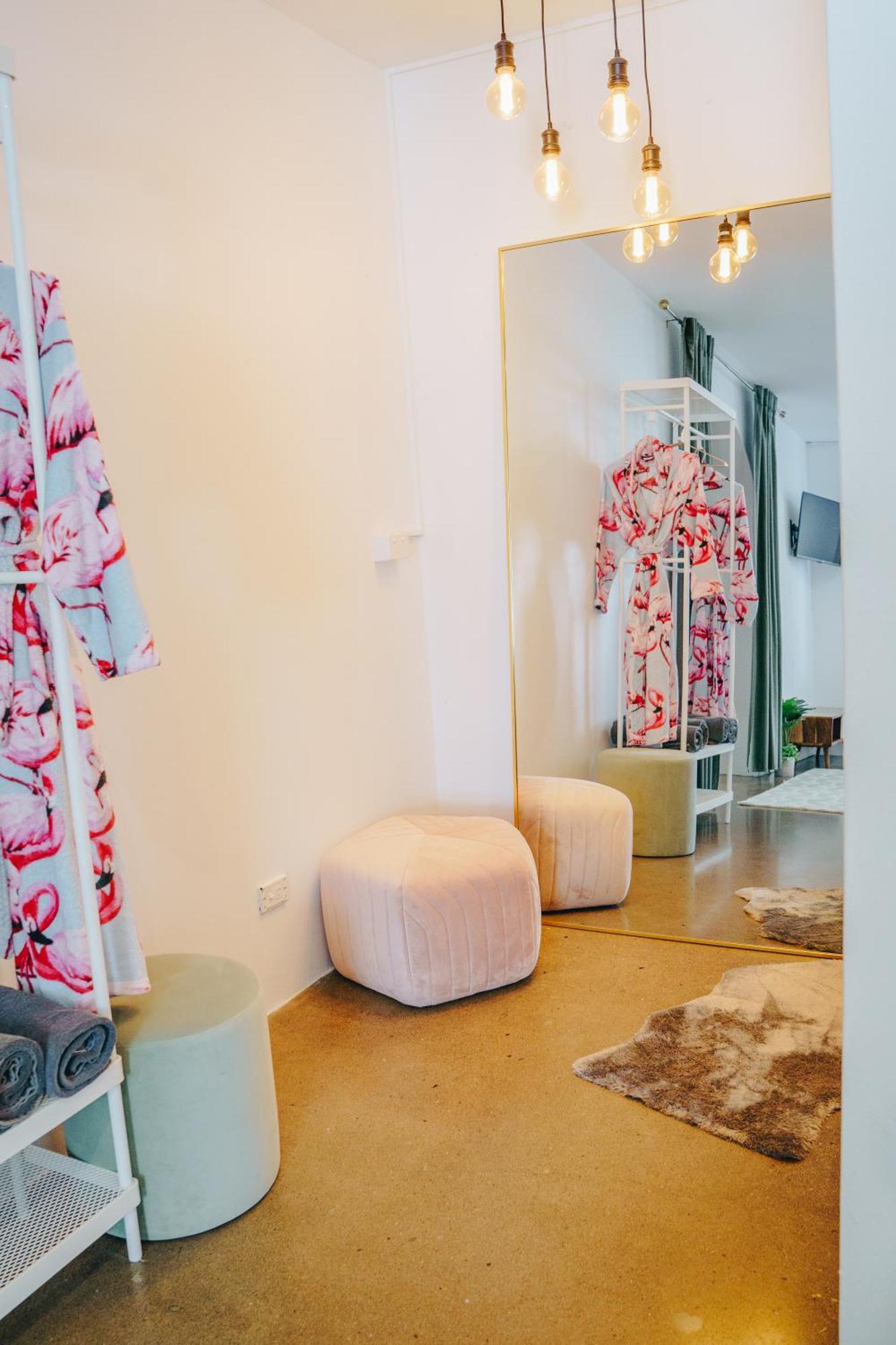The Pink Hotel Coolangatta Gold Coast Bagian luar foto