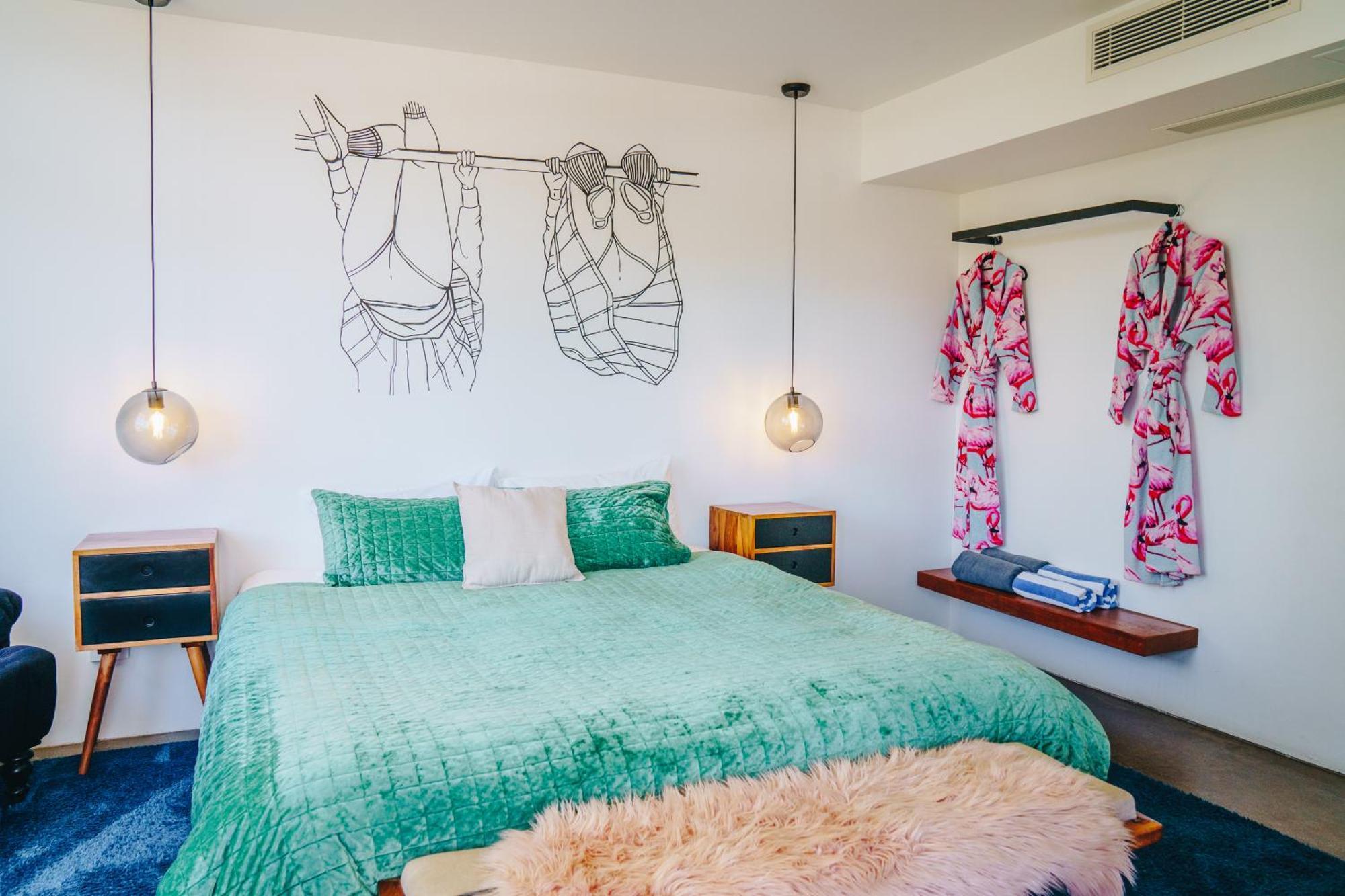 The Pink Hotel Coolangatta Gold Coast Bagian luar foto