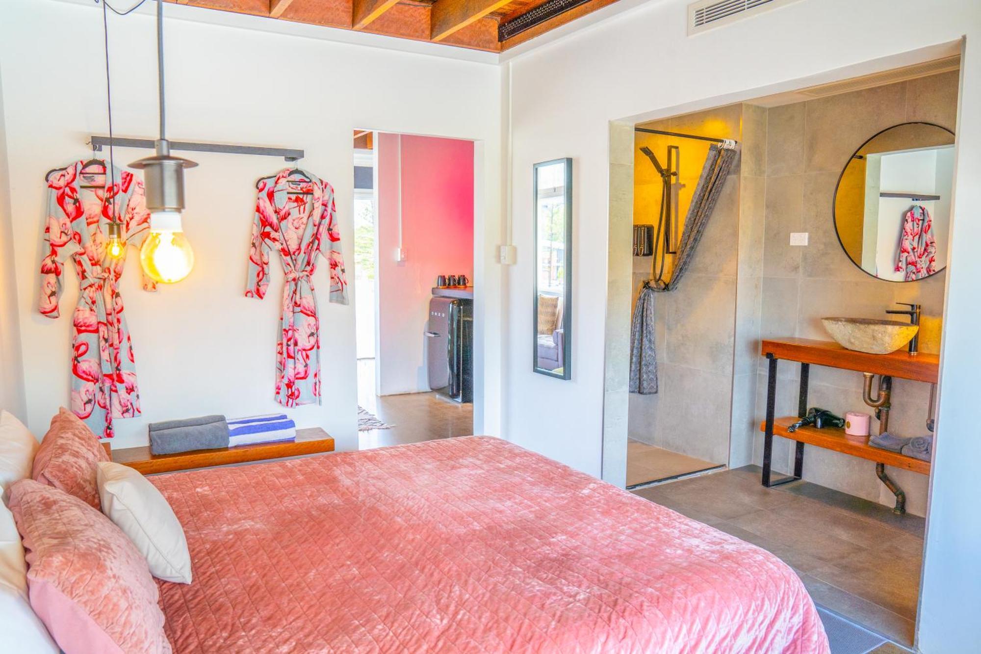 The Pink Hotel Coolangatta Gold Coast Bagian luar foto