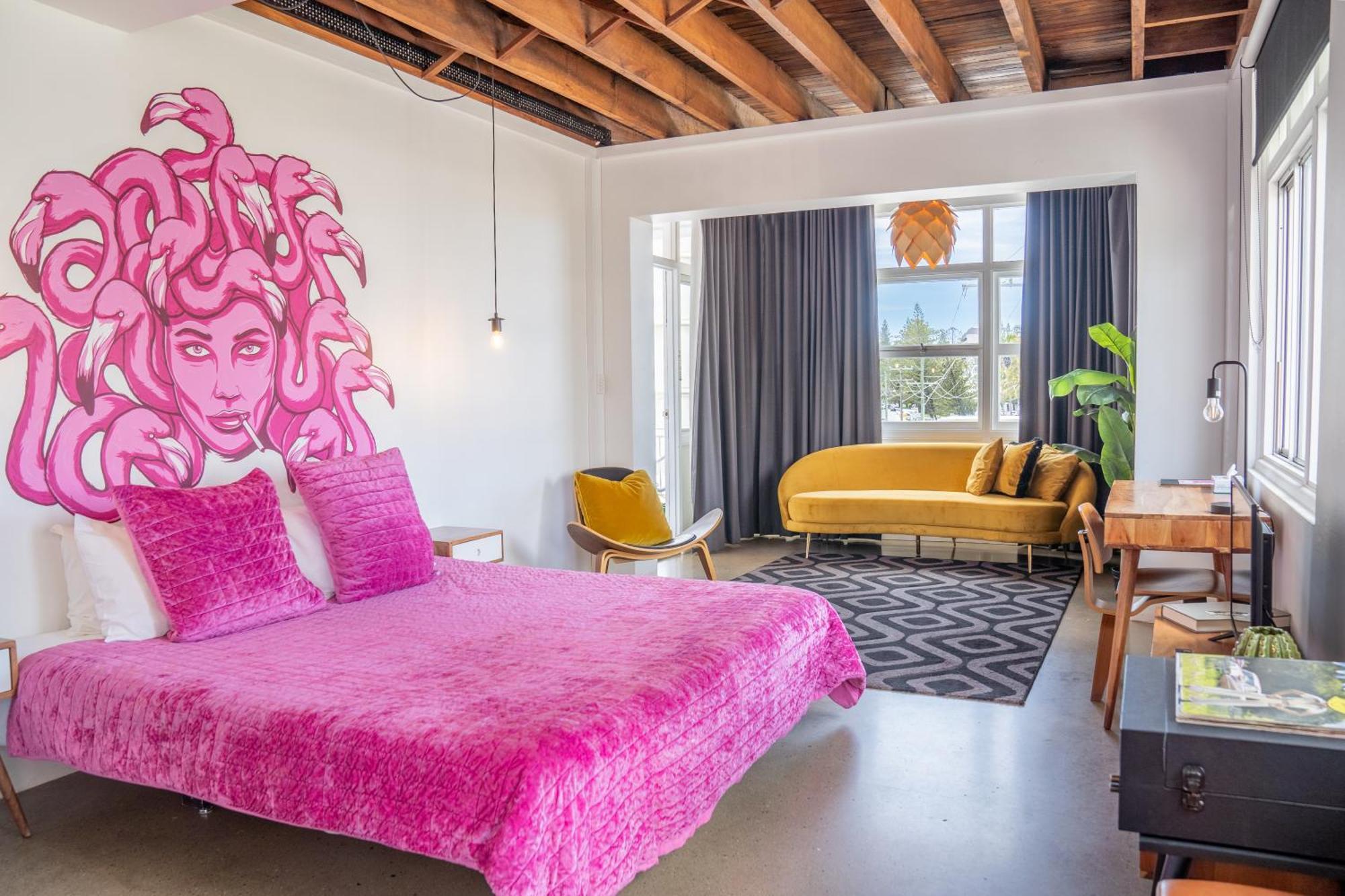 The Pink Hotel Coolangatta Gold Coast Bagian luar foto