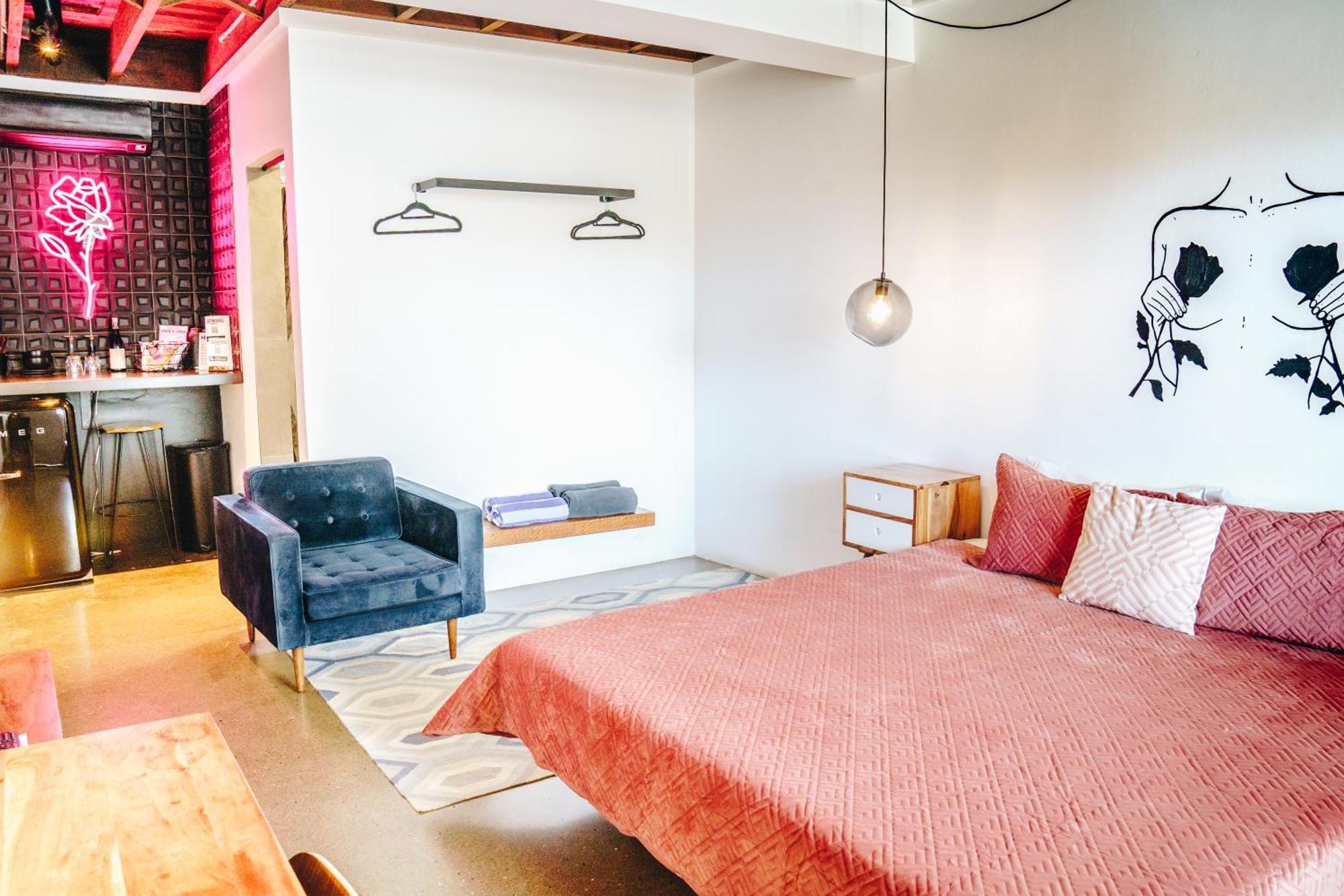 The Pink Hotel Coolangatta Gold Coast Bagian luar foto