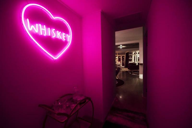 The Pink Hotel Coolangatta Gold Coast Bagian luar foto