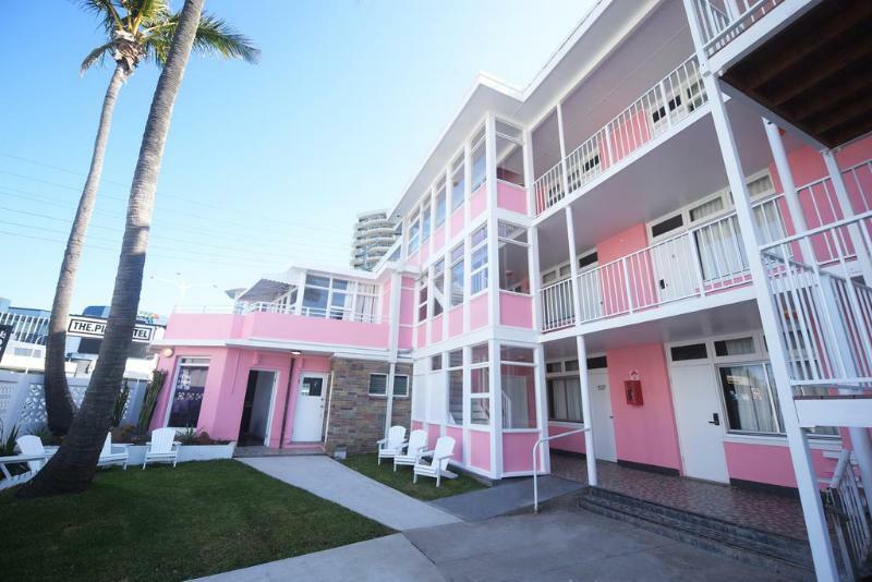 The Pink Hotel Coolangatta Gold Coast Bagian luar foto