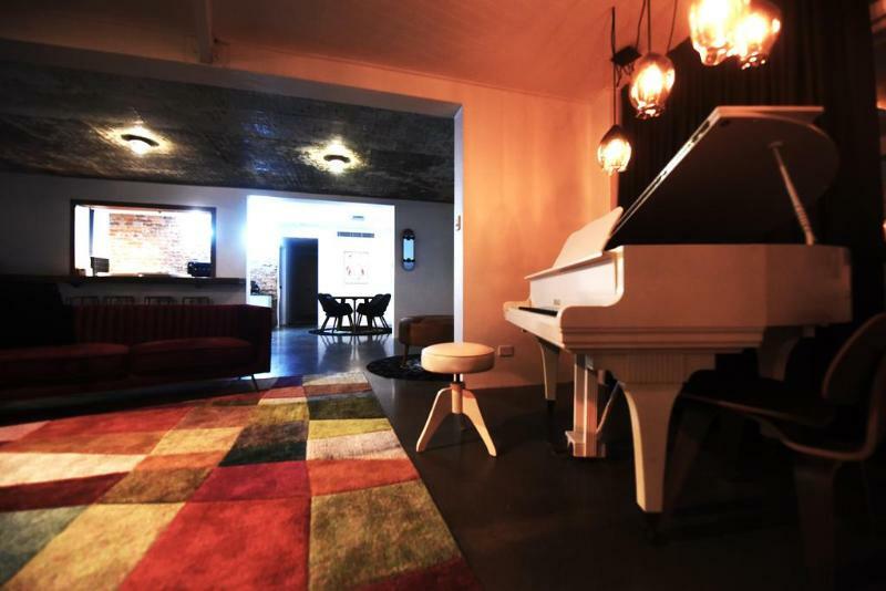 The Pink Hotel Coolangatta Gold Coast Bagian luar foto