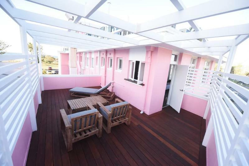 The Pink Hotel Coolangatta Gold Coast Bagian luar foto